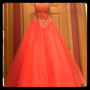 Pink jeweled rhinestone prom dress 💕✨